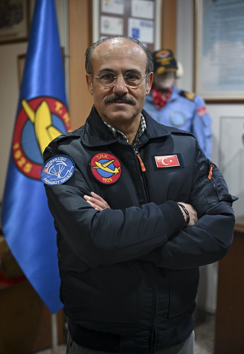 Türk Hava Kurumu (THK) Kayyum Heyeti Başkanı Kemal Yurtnaç, Mustafa Kemal Atatürk'ün Ankara'ya...