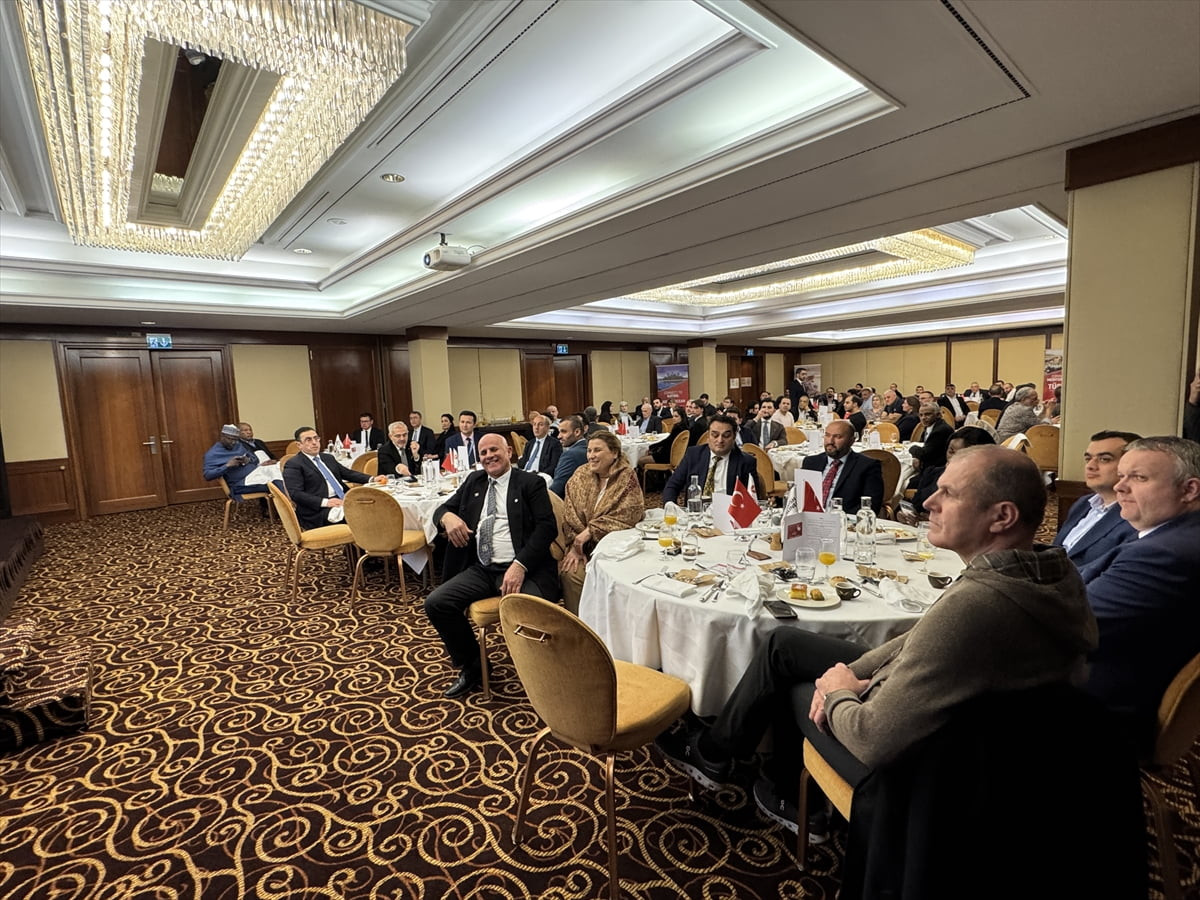 Türk Hava Yolları (THY) Cenevre Müdürlüğü iftar programı düzenledi. Cenevre'de bir otelde...