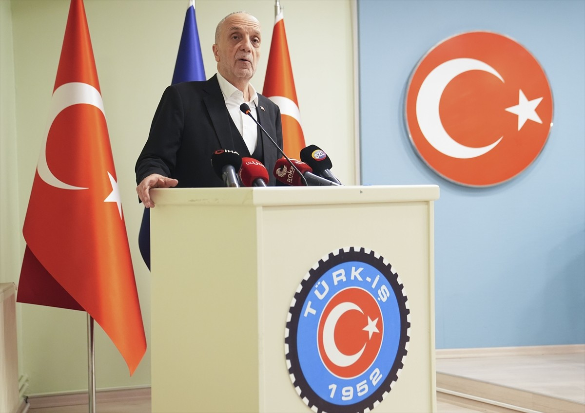 TÜRK-İŞ Konfederasyonu ile Hacettepe Üniversitesi işbirliğinde TÜRK-İŞ Genel Merkezi'nde "Çalışma...