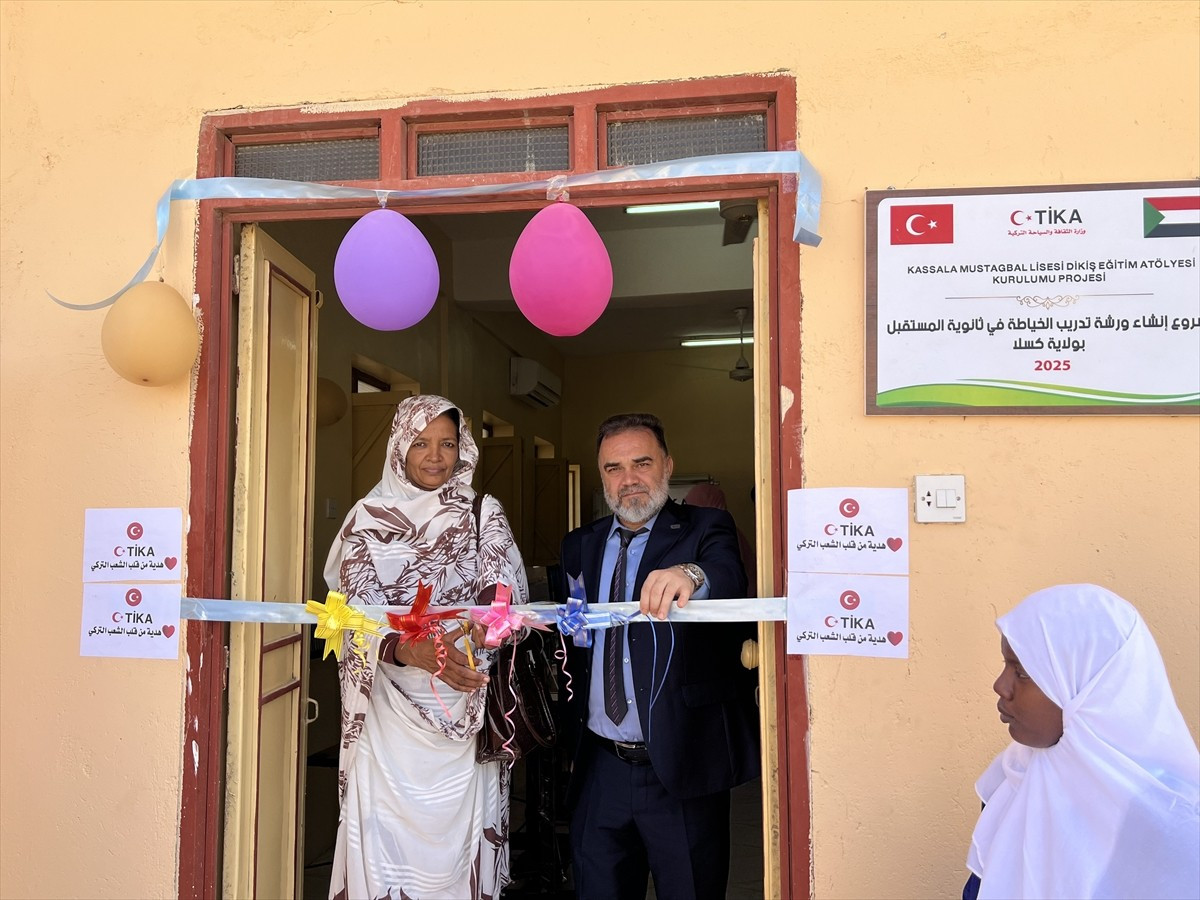 Türk İşbirliği ve Koordinasyon Ajansı Başkanlığı (TİKA), Sudan'ın Kesela eyaletinde bir kız...