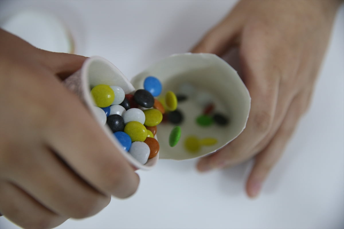 Türk Kızılay Kastamonu Şubesi gönüllüleri, teravih namazına gelen çocukları sevindirmek ve camiye...