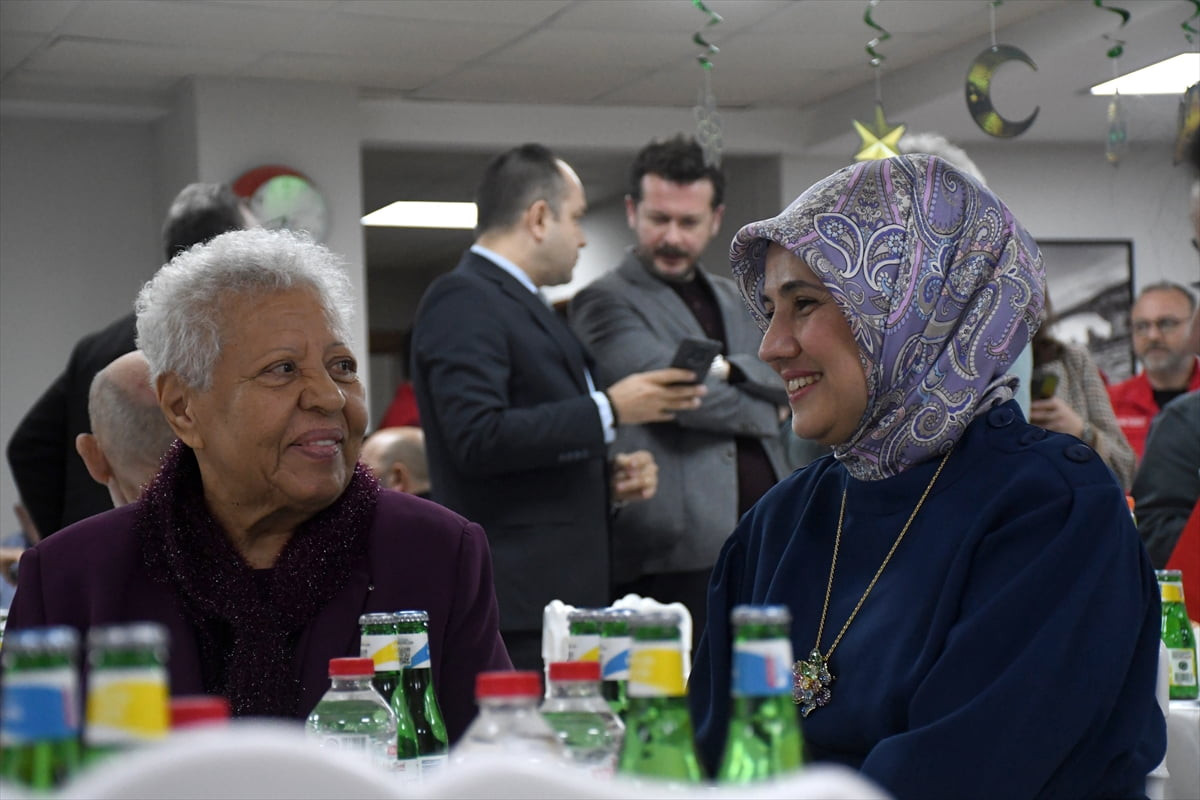 Türk Kızılay Kaynaşlı-Akçakoca Huzurevi ve Yaşlı Bakım Merkezi'nde iftar programı düzenlendi. Türk...