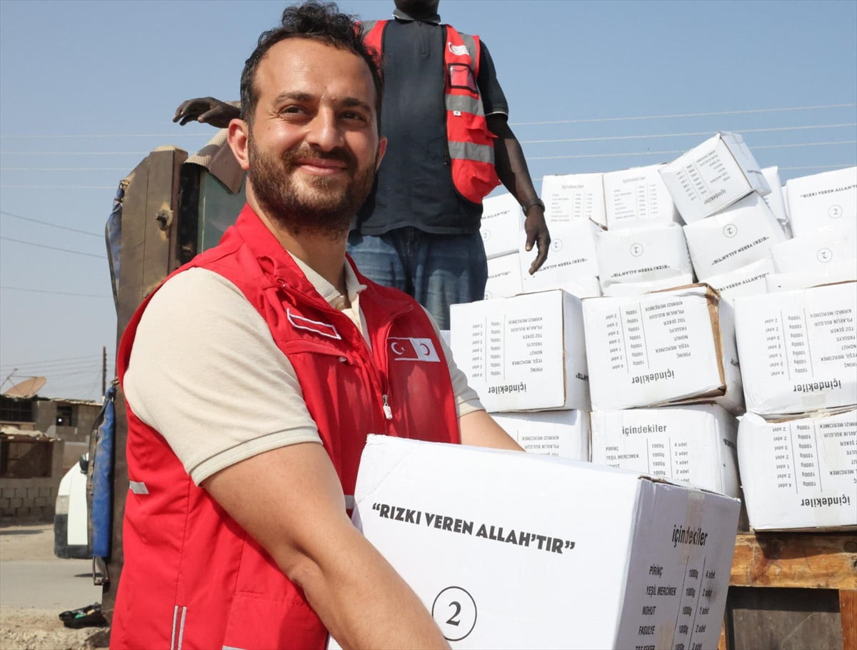 Türk Kızılay, ramazanda Sudan’ın 10 farklı eyaletinde 15 bin gıda kolisi dağıttı, 40 bin kişiye...