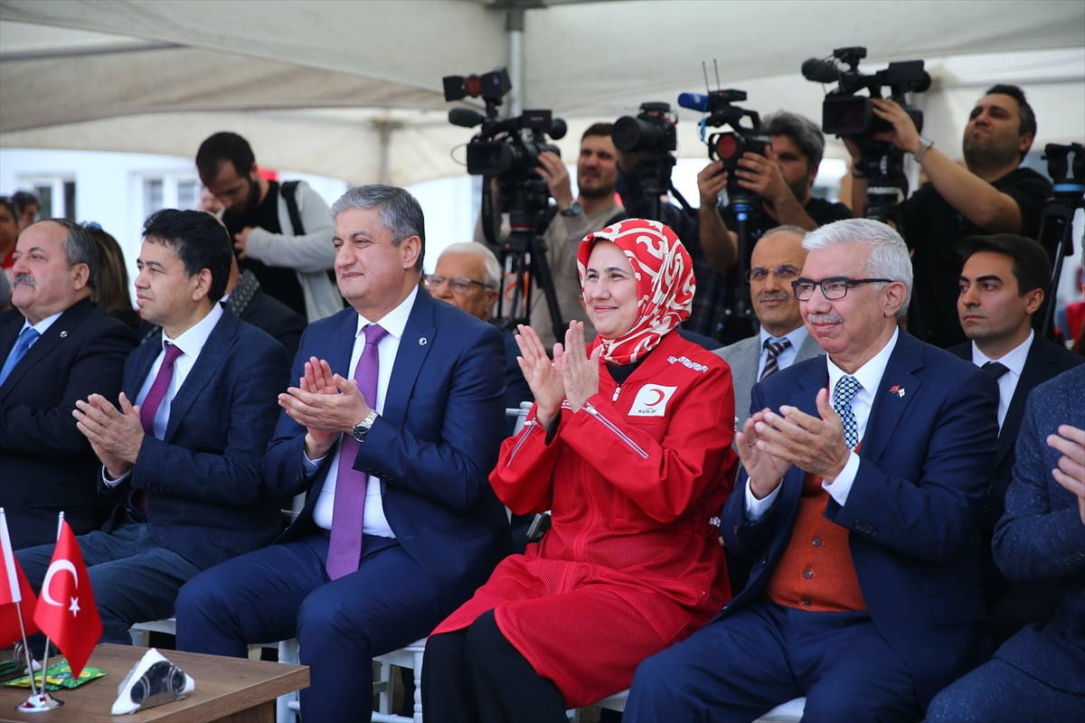 Türk Kızılayın "81 İlde 81 Aşevi" projesi kapsamında Adana'da yapımı tamamlanan aşevi hizmete...