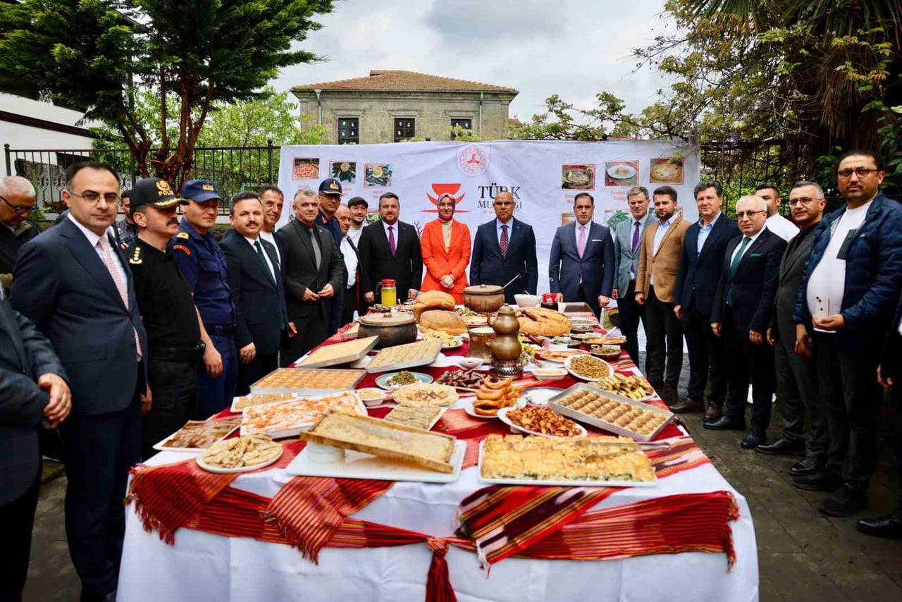 TÜRK MUTFAĞI HAFTASI KAPSAMINDA GİRESUN’DA DÜZENLENEN ETKİNLİKTE GİRESUN’A AİT YEMEKLER VE COĞRAFİ...