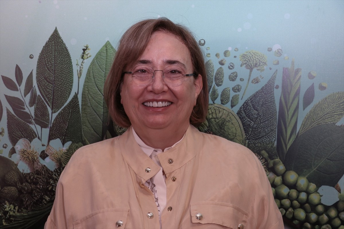 Türk Oftalmoloji Derneği Nörooftalmoloji Birimi Başkanı Prof. Dr. Feyza Önder, sağlık kongresi...