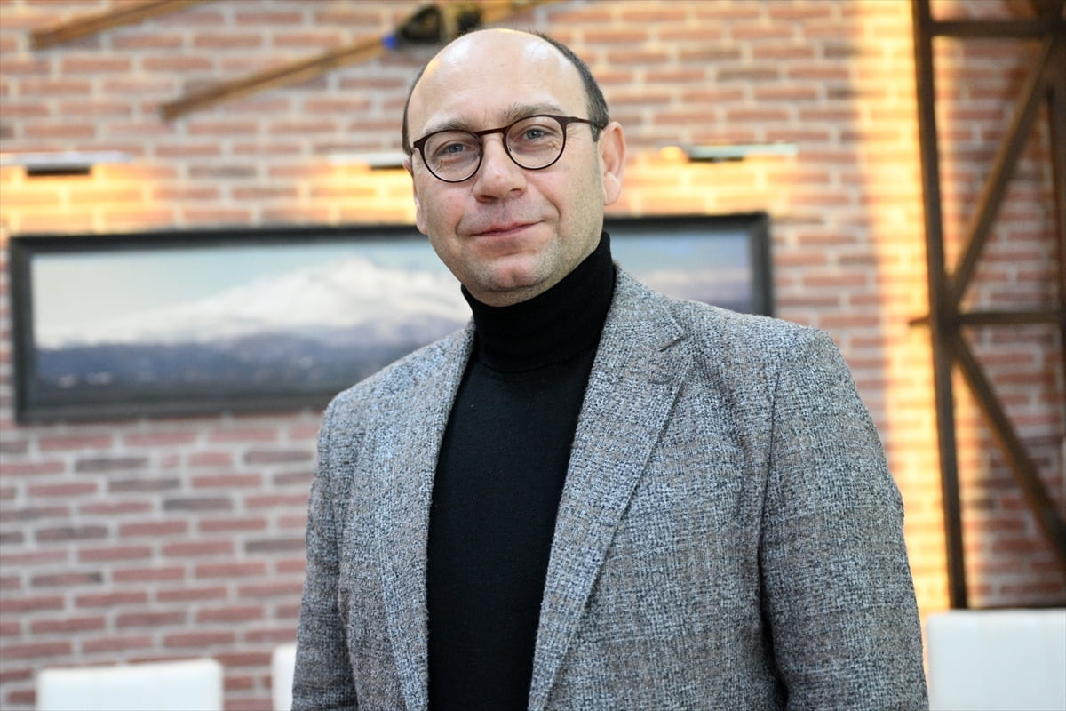 Türk Omuz Dirsek Cerrahisi Derneği Başkanı ve İstanbul Üniversitesi-Cerrahpaşa Rektörü Prof. Dr....