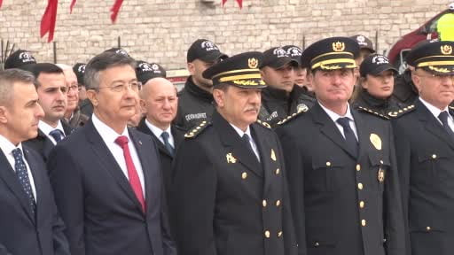Türk Polis Teşkilatı'nın kuruluşunun 181. yıl dönümünde Cumhuriyet Anıtı'na çelenk...