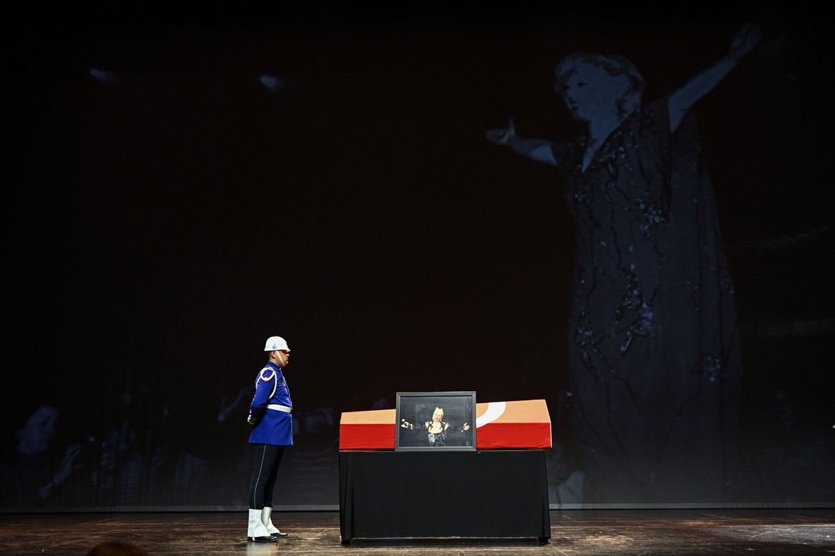 Türk sanat müziğinin usta isimlerinden Muazzez Abacı Atatürk Kültür Merkezi'nde (AKM) düzenlenen...