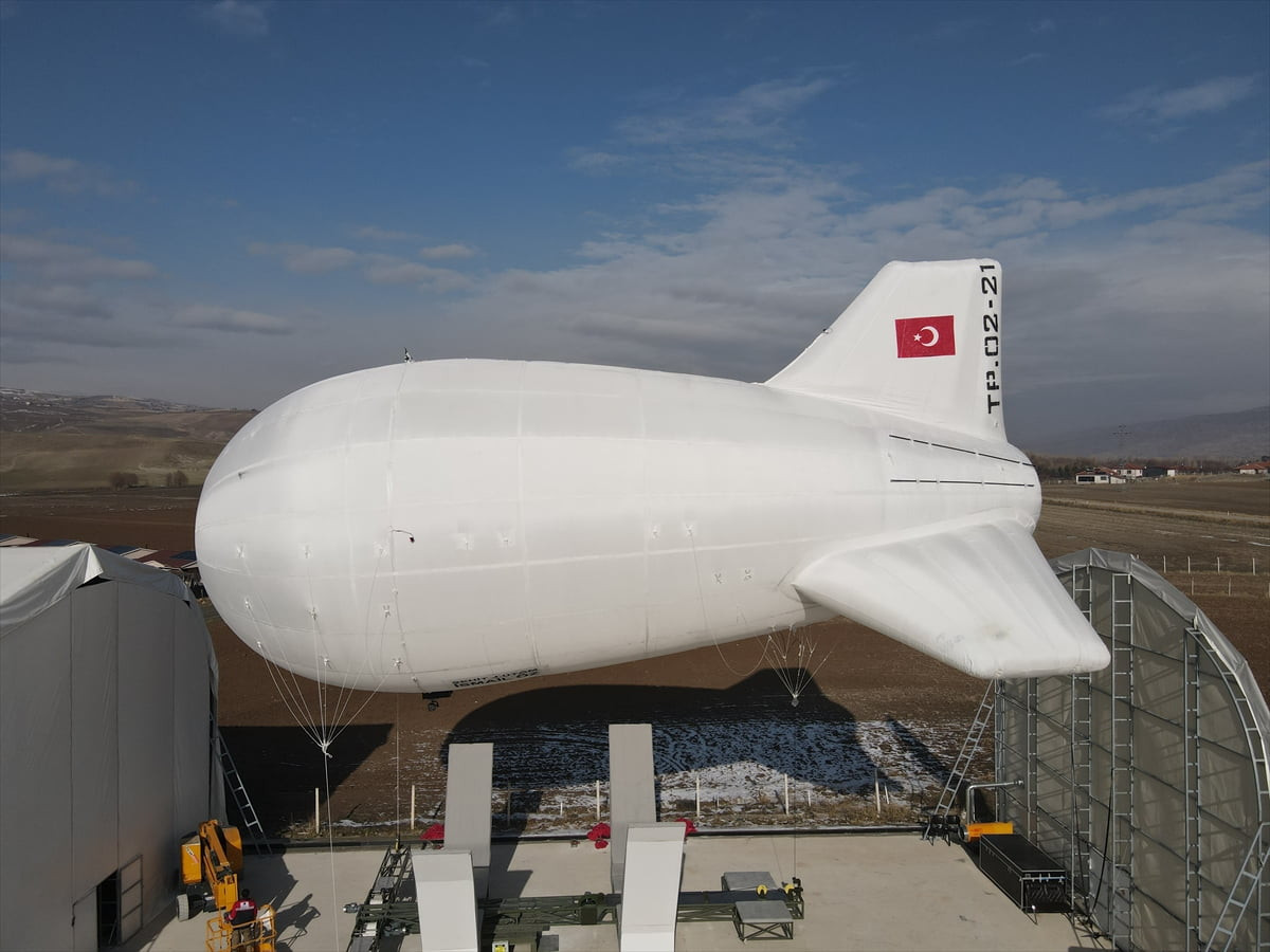 Türk savunma sanayisi bünyesinde geliştirilen ve "hava balonu" olarak da anılan "aerostat" hava...