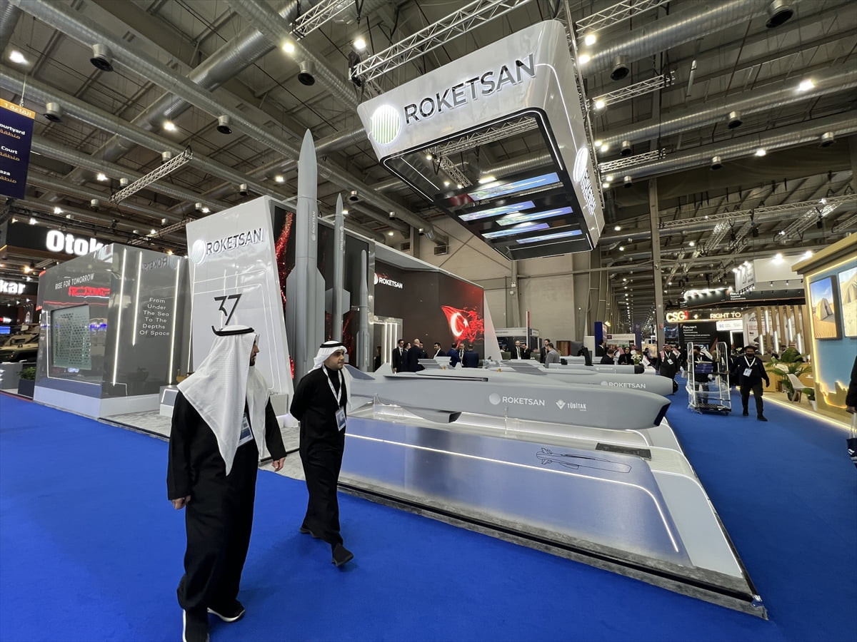 Türk savunma sanayisinin yeni çözümlerinden Yüksek Hızlı Çok Amaçlı Dolanan Mühimmat EREN, ilk kez...