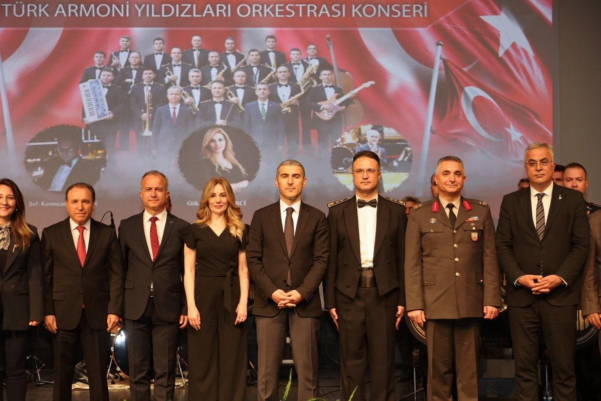 TÜRK SİLAHLI KUVVETLERİ ARMONİ MIZIKASI KOMUTANLIĞINA BAĞLI TÜRK ARMONİ YILDIZLARI ORKESTRASI...