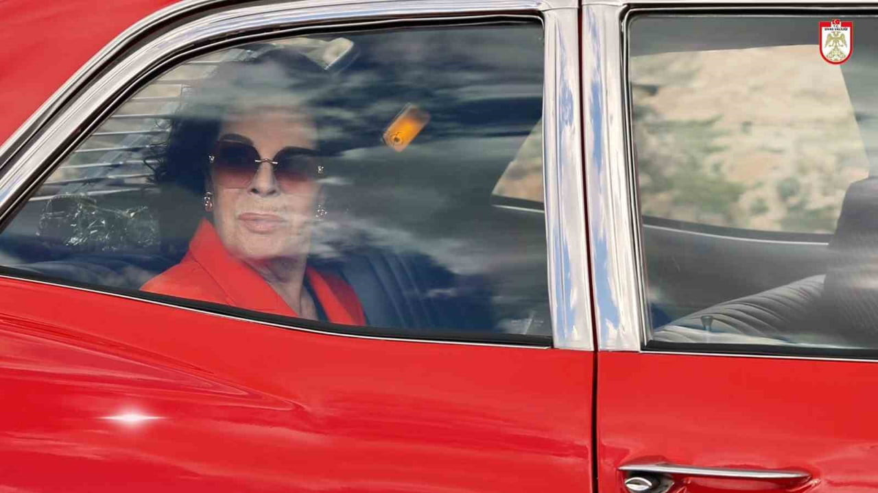 TÜRK SİNEMASININ UNUTULMAZ OYUNCULARINDAN HÜLYA KOÇYİĞİT, 3'ÜNCÜ SİVAS ULUSLARARASI FİLM FESTİVALİ...