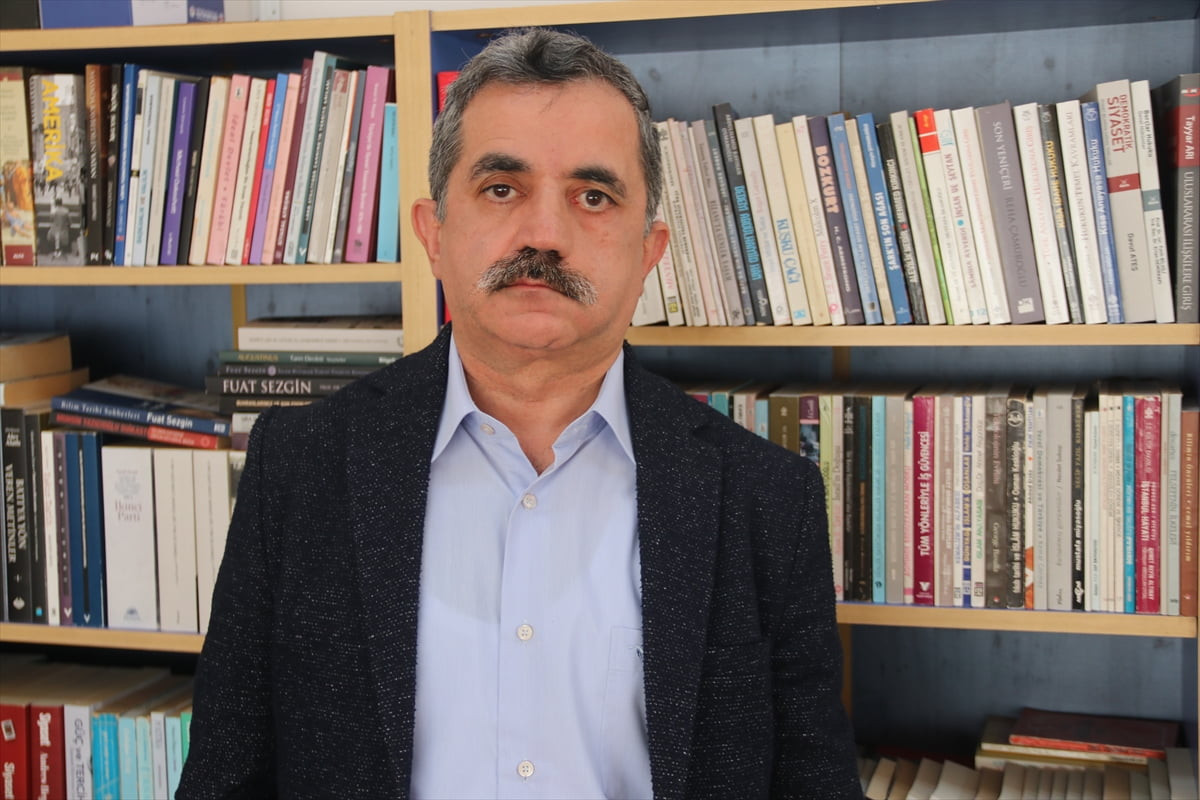 Türk siyasi tarihine "postmodern darbe" olarak geçen 28 Şubat sürecinde mesleğinden uzaklaştırılan...