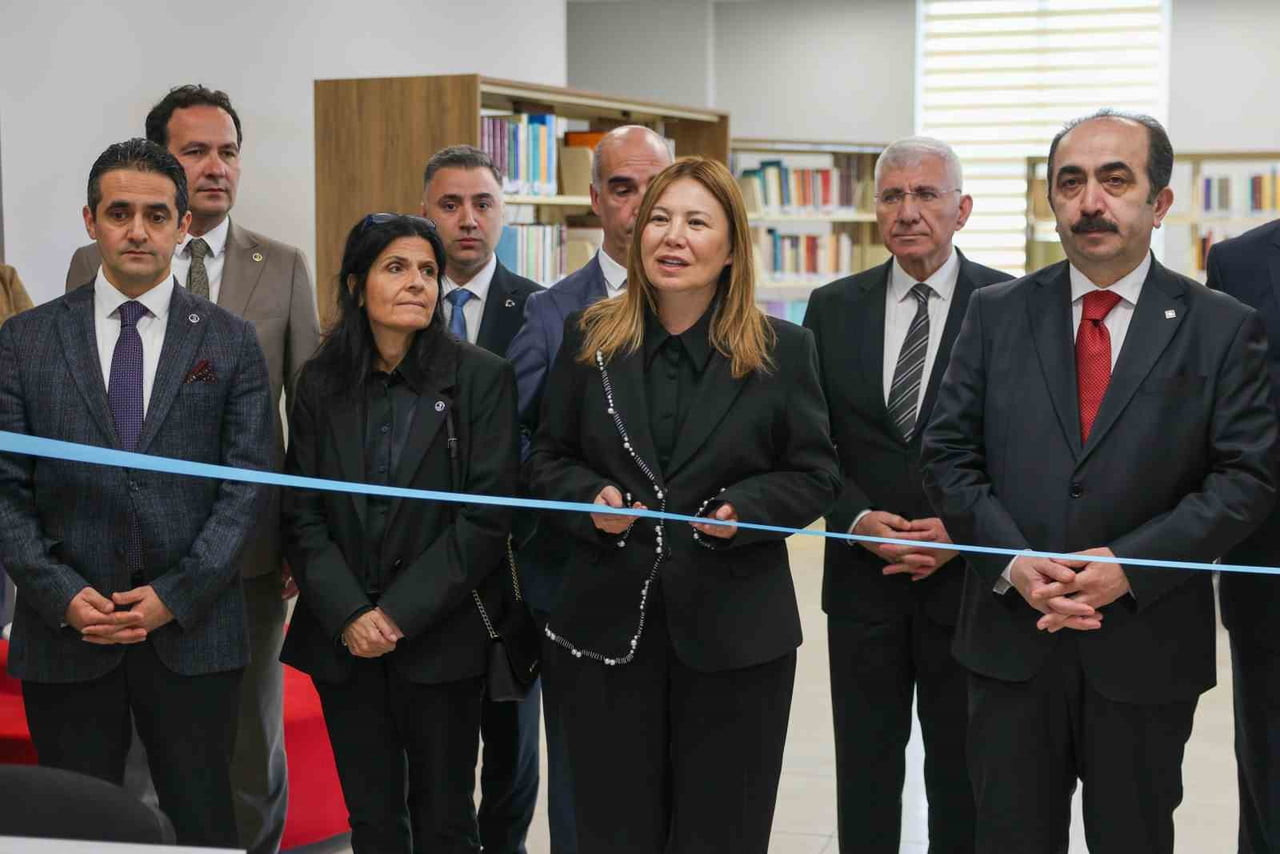 TÜRK TARİH KURUMU’NUN CUMHURİYET’İN 100’ÜNCÜ YILI DOLAYISIYLA ÜNİVERSİTE KÜTÜPHANELERİNDE...