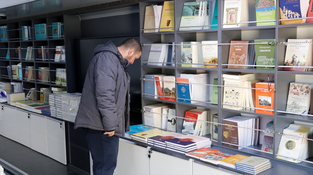 Türk Tarih Kurumunun (TTK) "Her Eve Bir Tarih Kitabı" projesi kapsamında hayata geçirdiği mobil...