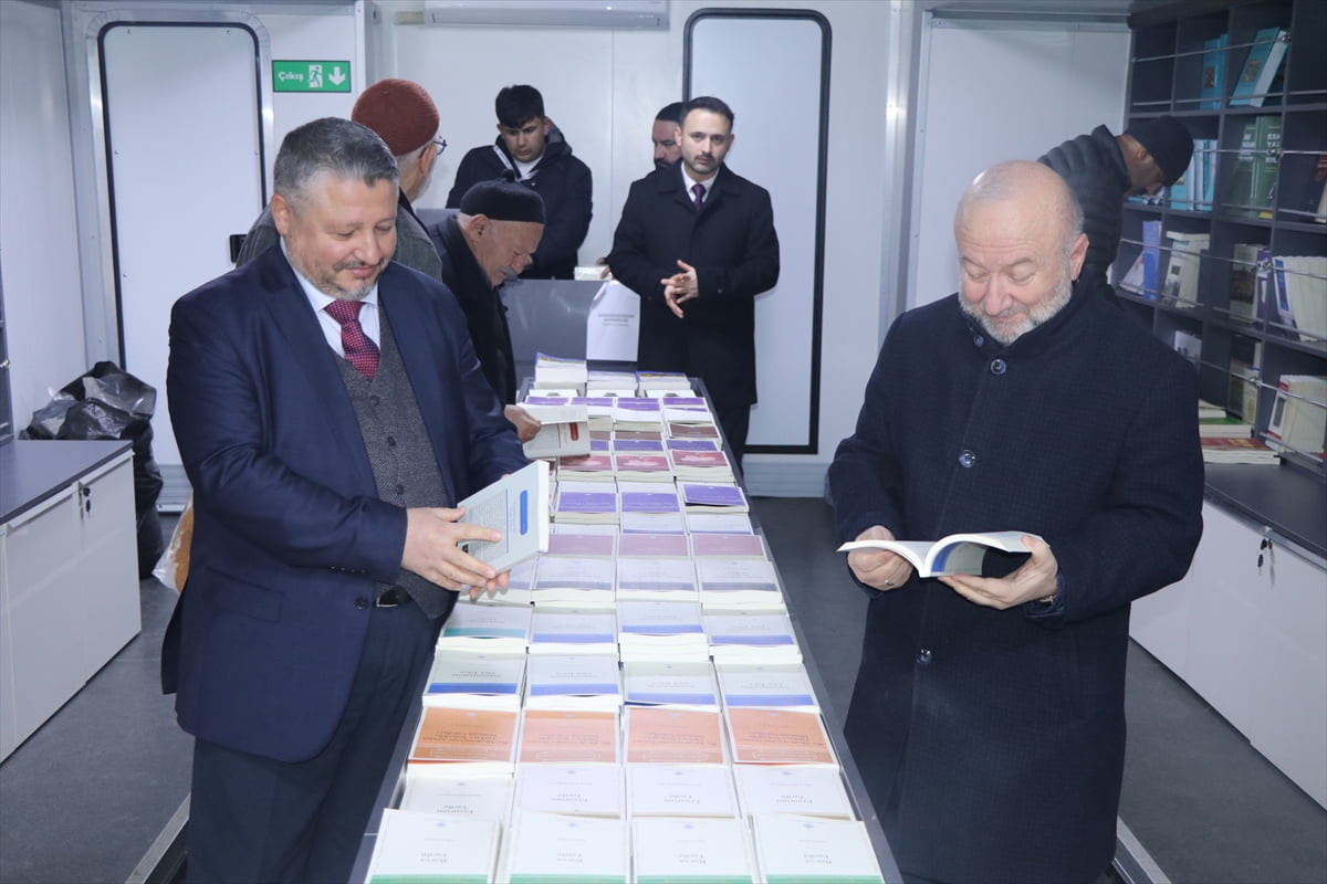 Türk Tarih Kurumunun (TTK) "Her Eve Bir Tarih Kitabı" projesi kapsamında hayata geçirdiği mobil...