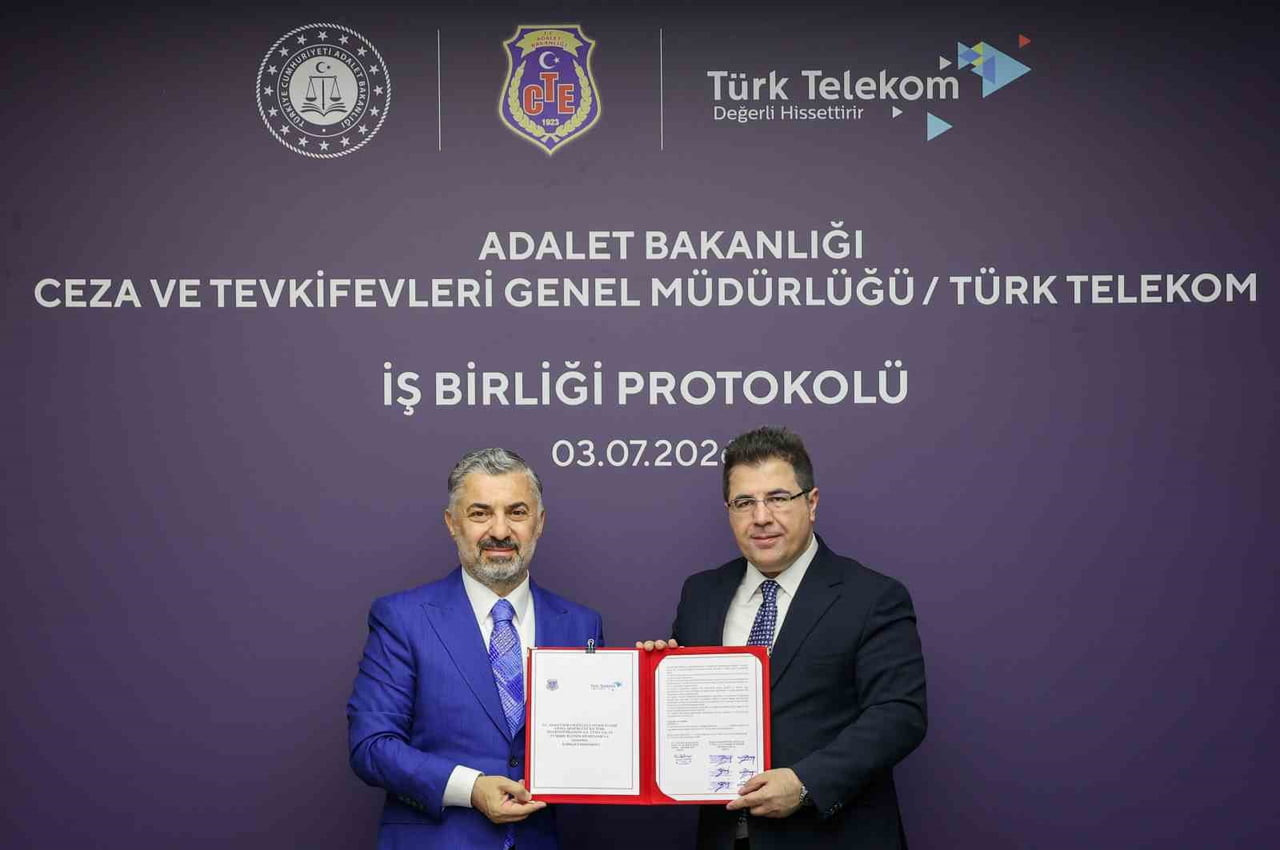 TÜRK TELEKOM CEO'SU EBUBEKİR ŞAHİN(SOLDA) VE CEZA VE TEVKİFEVLERİ GENEL MÜDÜRÜ ÇELEBİ...
