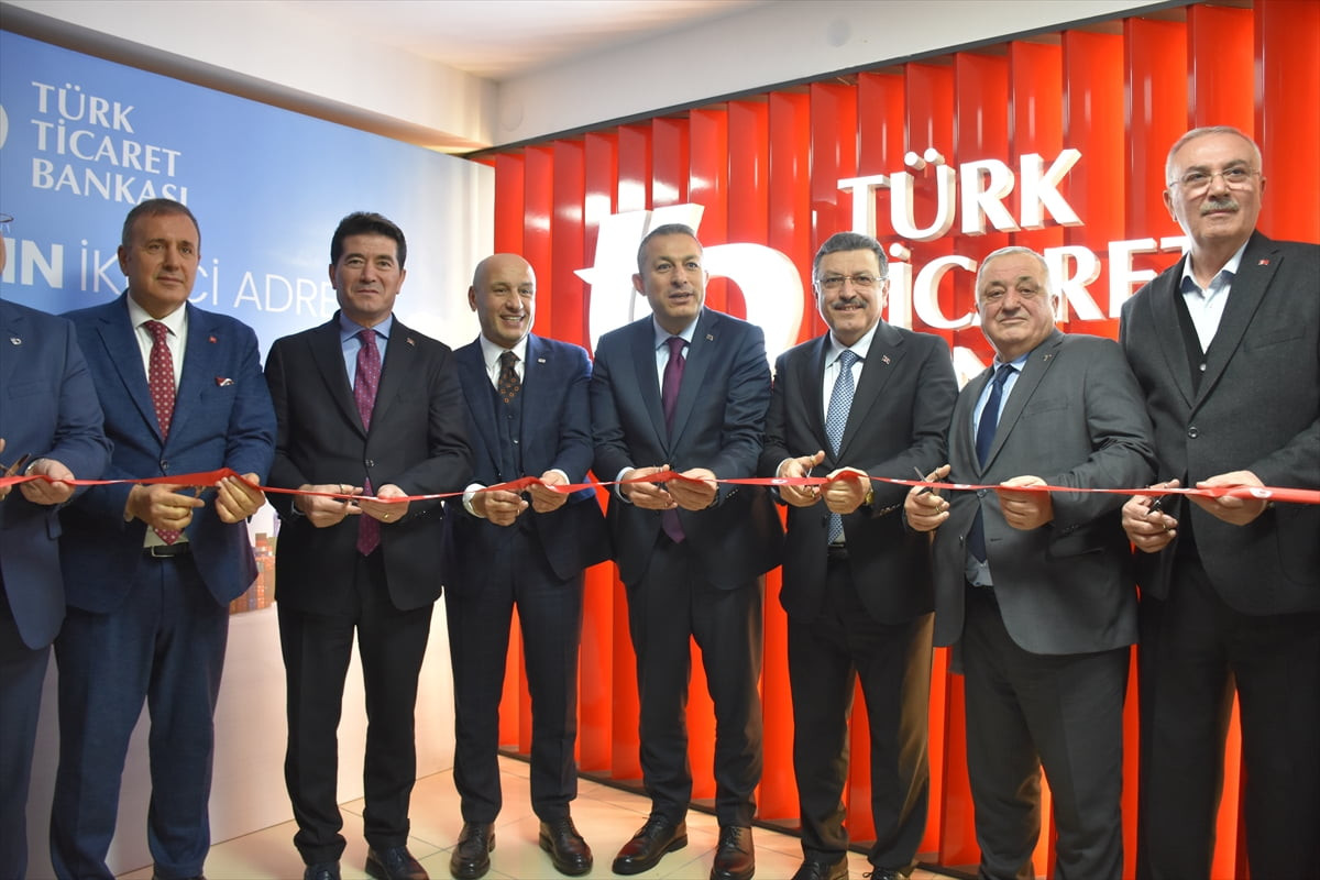 Türk Ticaret Bankası'nın Trabzon Şubesi, törenle hizmete açıldı. Trabzon Ticaret ve Sanayi Odası...