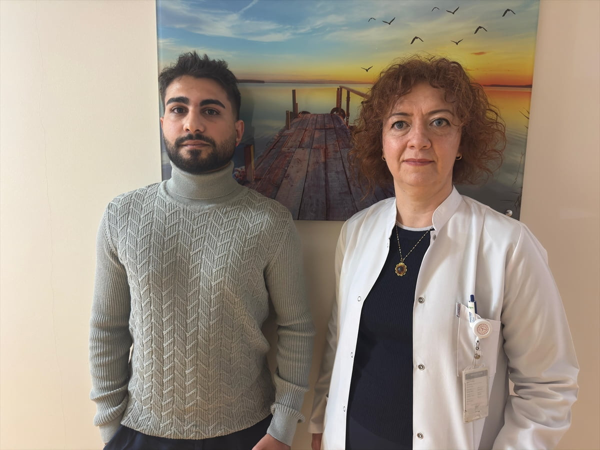 Türk Uyku Tıbbı Derneği Başkanı Prof. Dr. Zeynep Zeren Uçar (sağda), son yıllarda gençlerde uyku...