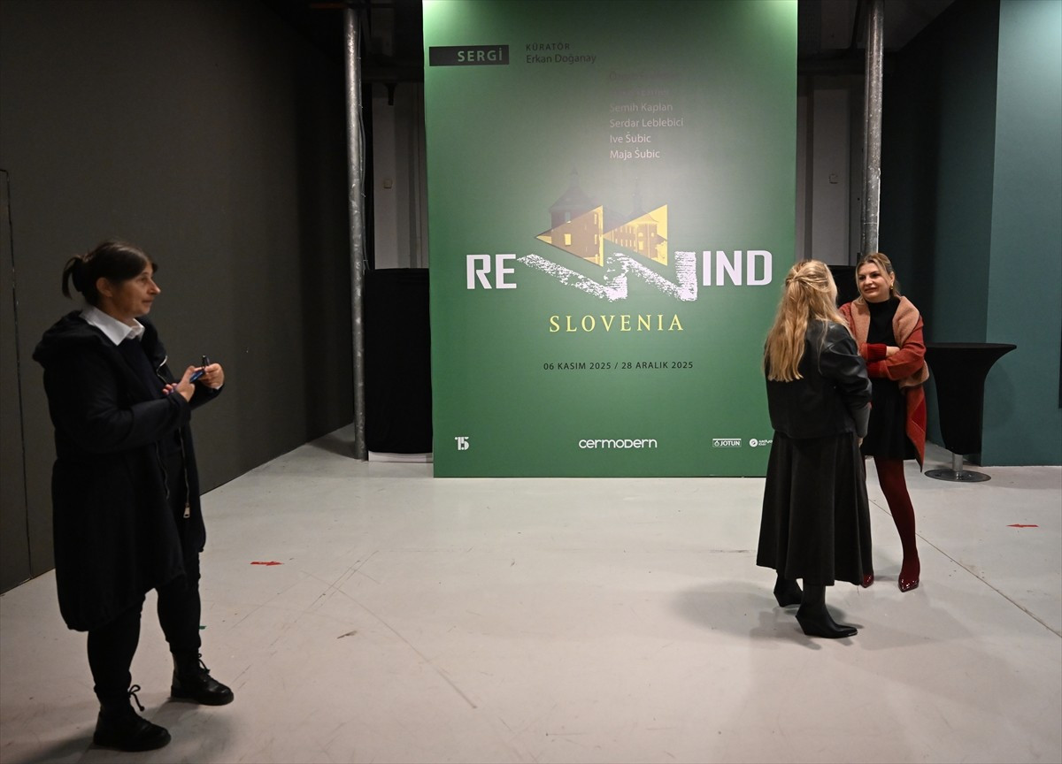 Türk ve Sloven sanatçıların eserlerinden oluşan "Rewind/Slovenya" resim sergisi, CerModern'de...