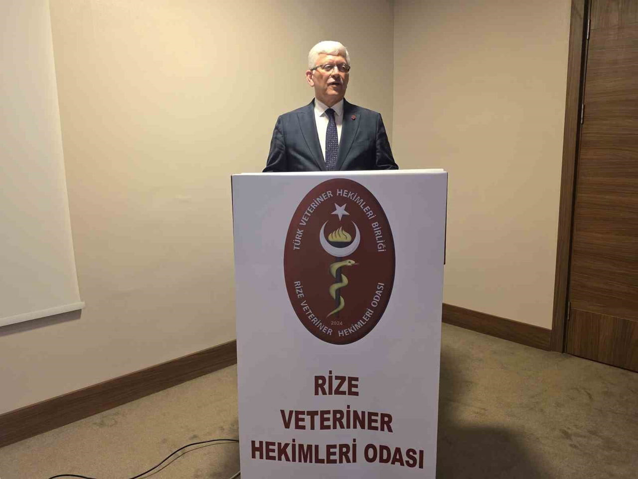 TÜRK VETERİNER HEKİMLERİ BİRLİĞİ MERKEZ KONSEYİ BAŞKANI ALİ EROĞLU KONUŞMA YAPTI