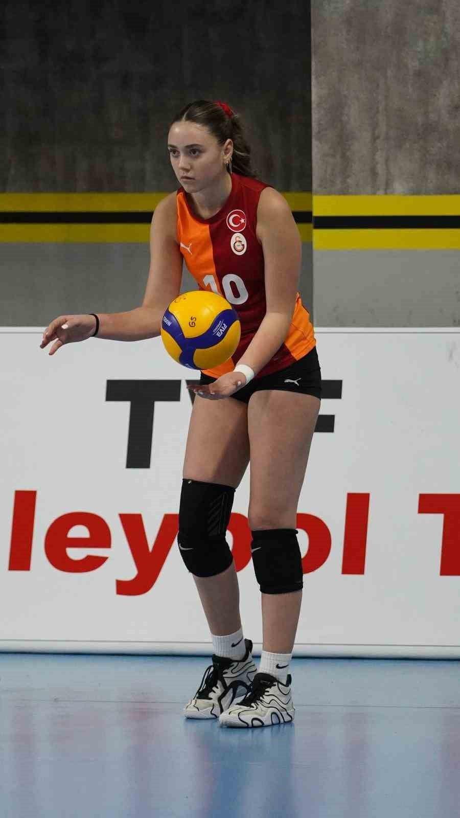 TÜRK VOLEYBOLUNDA YEPYENİ BİR YILDIZ DOĞUYOR