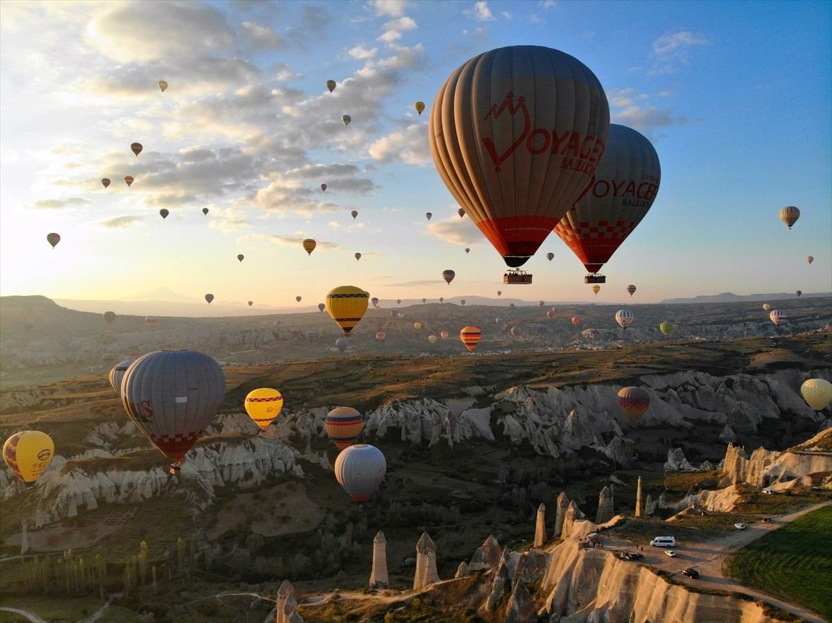 Türk yapımı sıcak hava balonlarına bu yıl itibarıyla 11 ülkeden talep geldi.  "Ruanda, Gana...