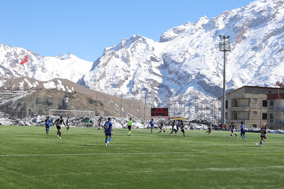 Turkcell Kadın Futbol Süper Ligi'nin 20. haftasında Hakkarigücü, Merzan Futbol Sahası'nda Beşiktaş...