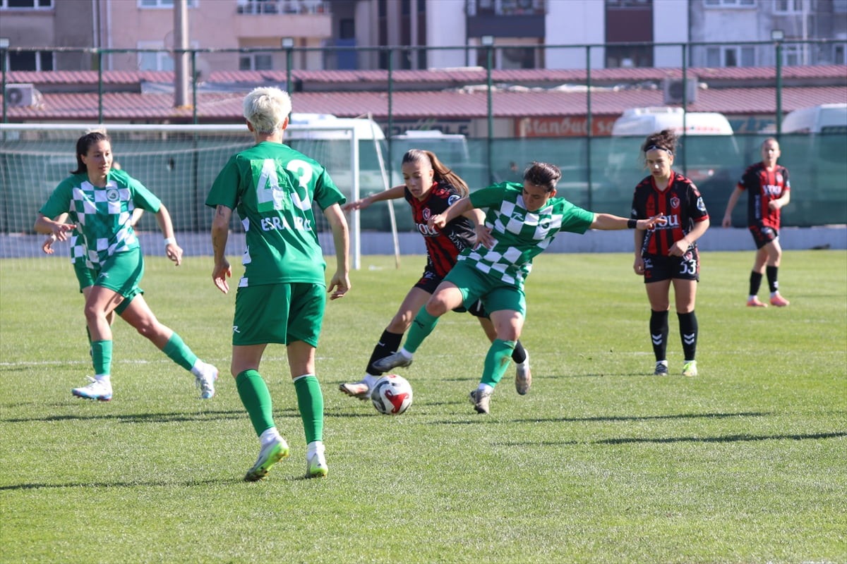 Turkcell Kadın Futbol Süper Ligi'nin 21. haftasında Ünye Kadın SK, sahasında Çekmeköy Bilgidoğa...