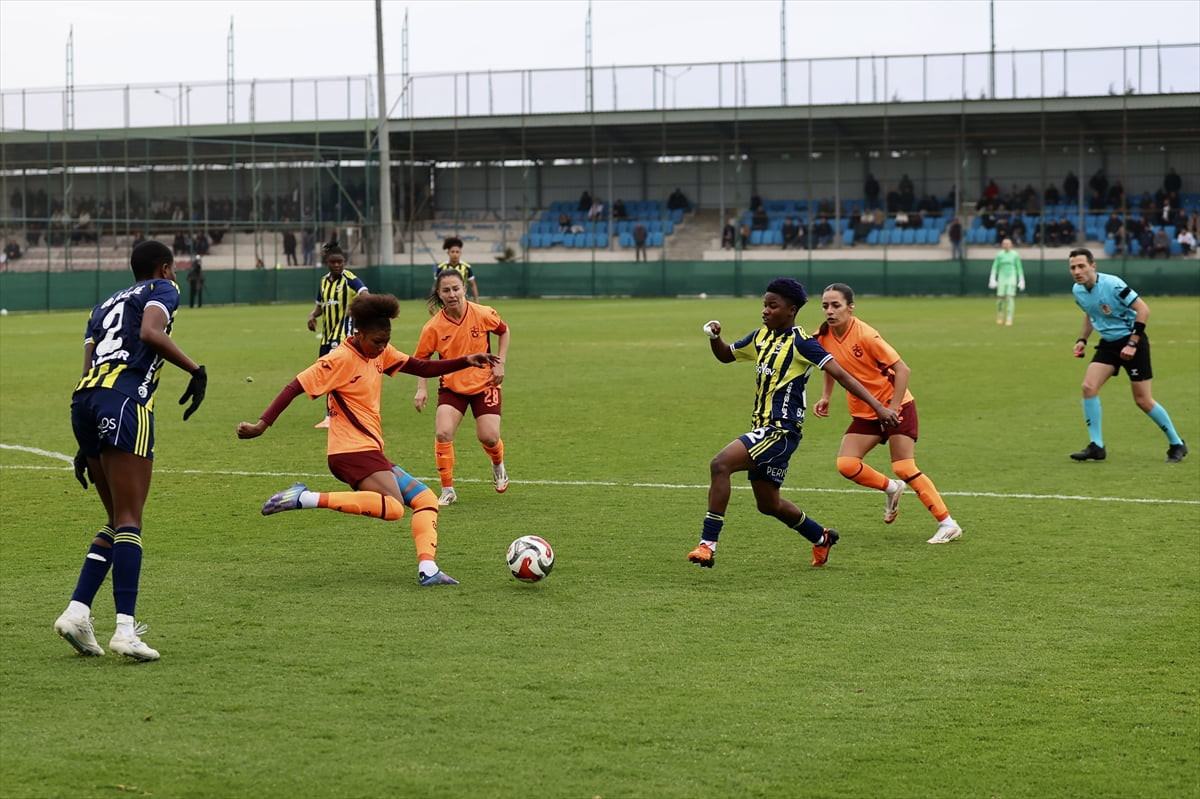 Turkcell Kadın Futbol Süper Ligi'nin 22. haftasında Trabzonspor, sahasında Fenerbahçe arsaVev ile...