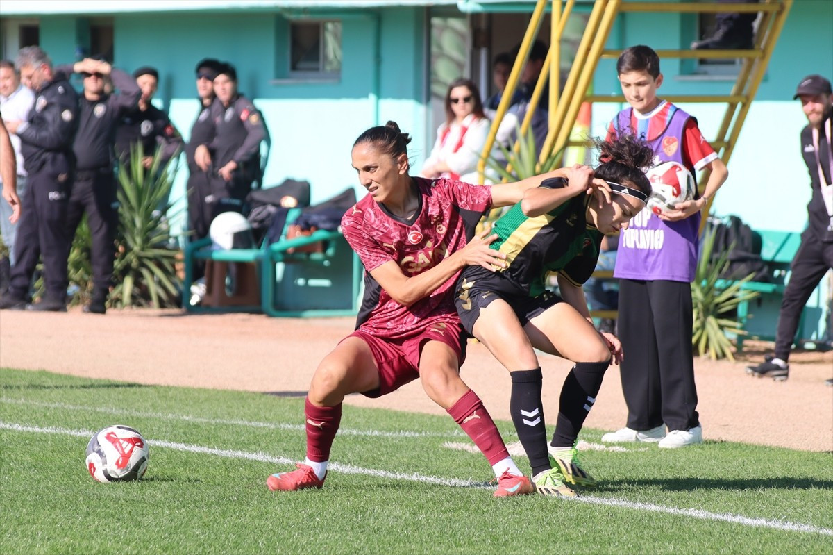 Turkcell Kadın Futbol Süper Ligi'nin 7. haftasında Ünye Kadın SK, sahasında Galatasaray GAİN ile...