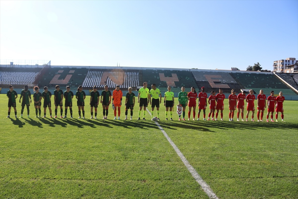 Turkcell Kadın Futbol Süper Ligi'nin 9. haftasında Ünye Kadın SK ile Ankara Büyükşehir Belediyesi...
