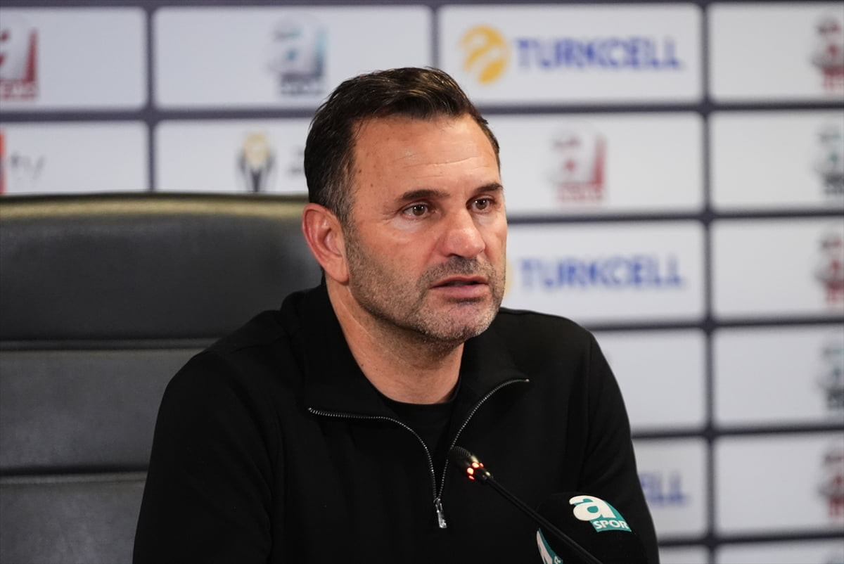 Turkcell Süper Kupa finalinde Galatasaray ile Fenerbahçe, Atatürk Olimpiyat Stadı'nda karşılaştı....