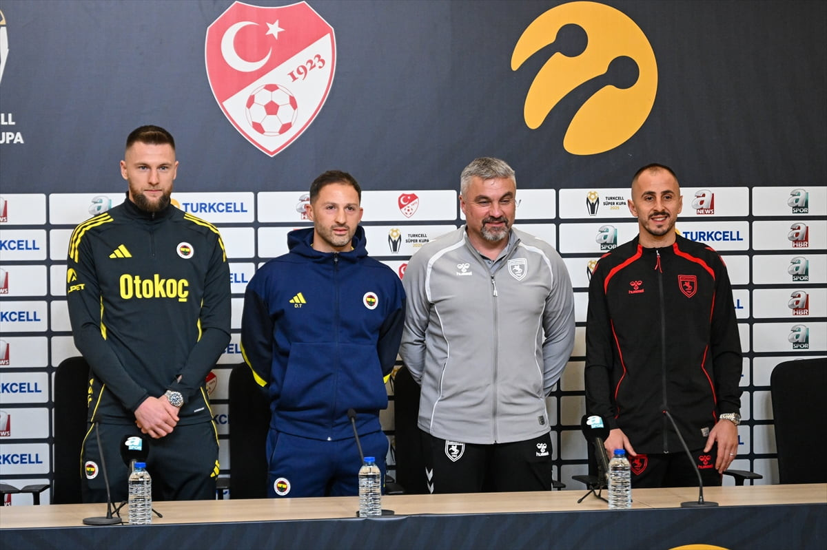Turkcell Süper Kupa yarı finalinde karşılaşacak Fenerbahçe ile Samsunspor'un teknik direktörleri...