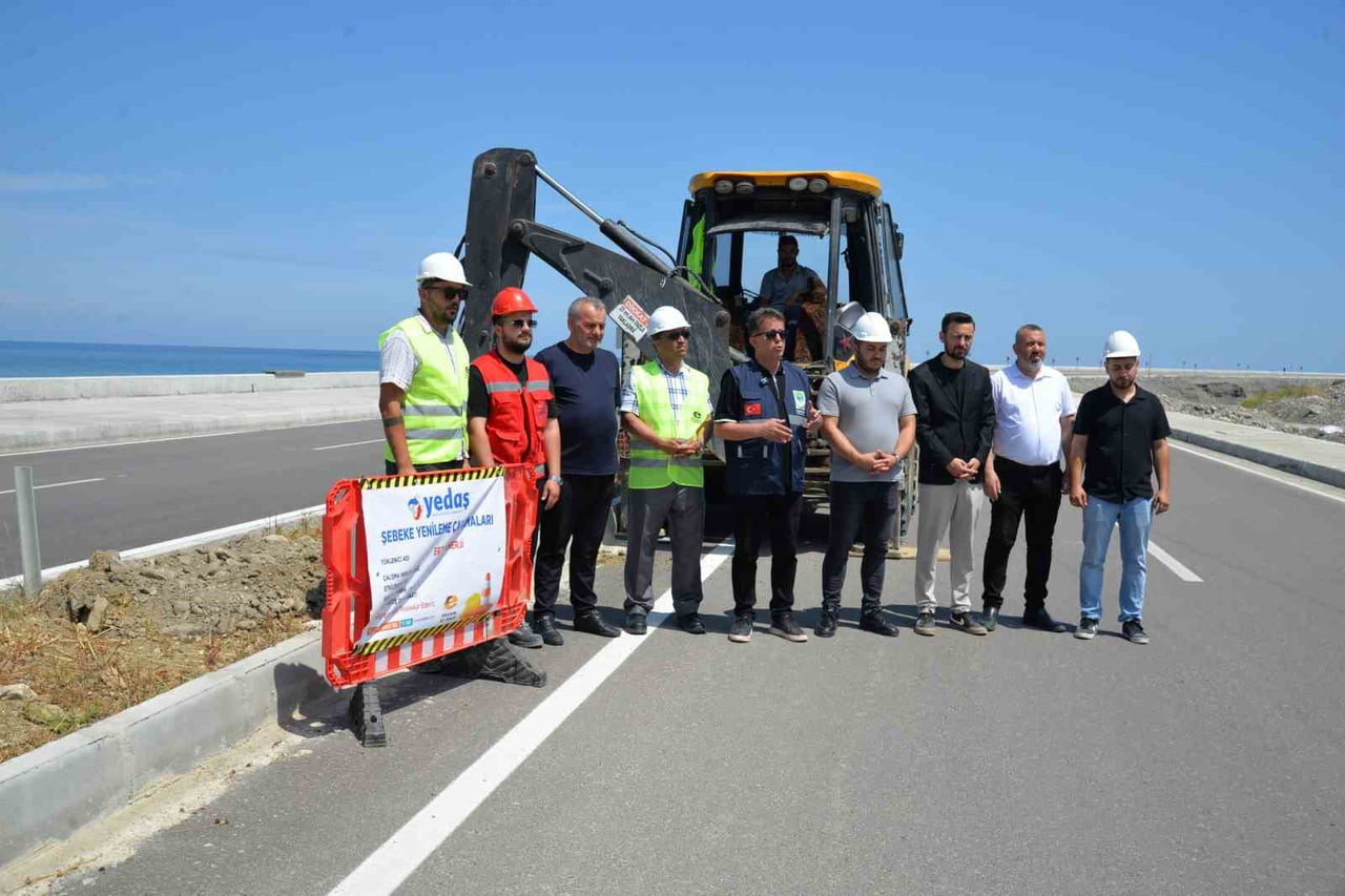TÜRKELİ İLÇESİNDE KISA SÜRE ÖNCE HİZMETE AÇILAN ÇEVRE YOLU (SAHİL YOLU), AYDINLATMA PROJESİYLE...