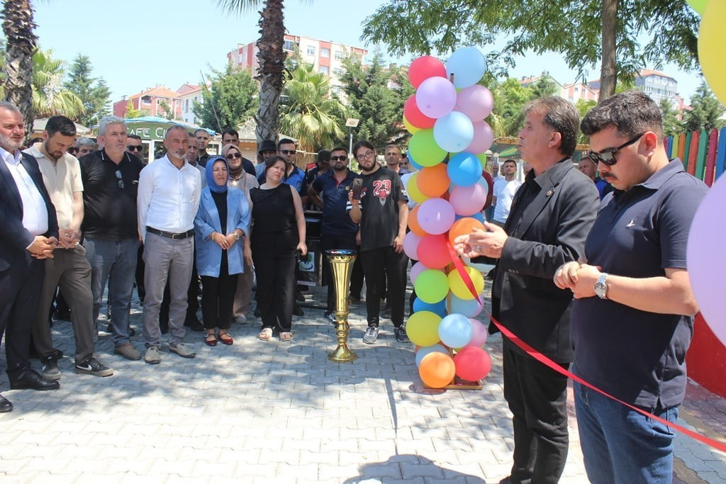 TÜRKELİ'DE ÇOCUKLARA KARNE HEDİYESİ: YENİLENEN PARK AÇILDI TÜRKELİ BELEDİYESİ TARAFINDAN YENİLENEN...