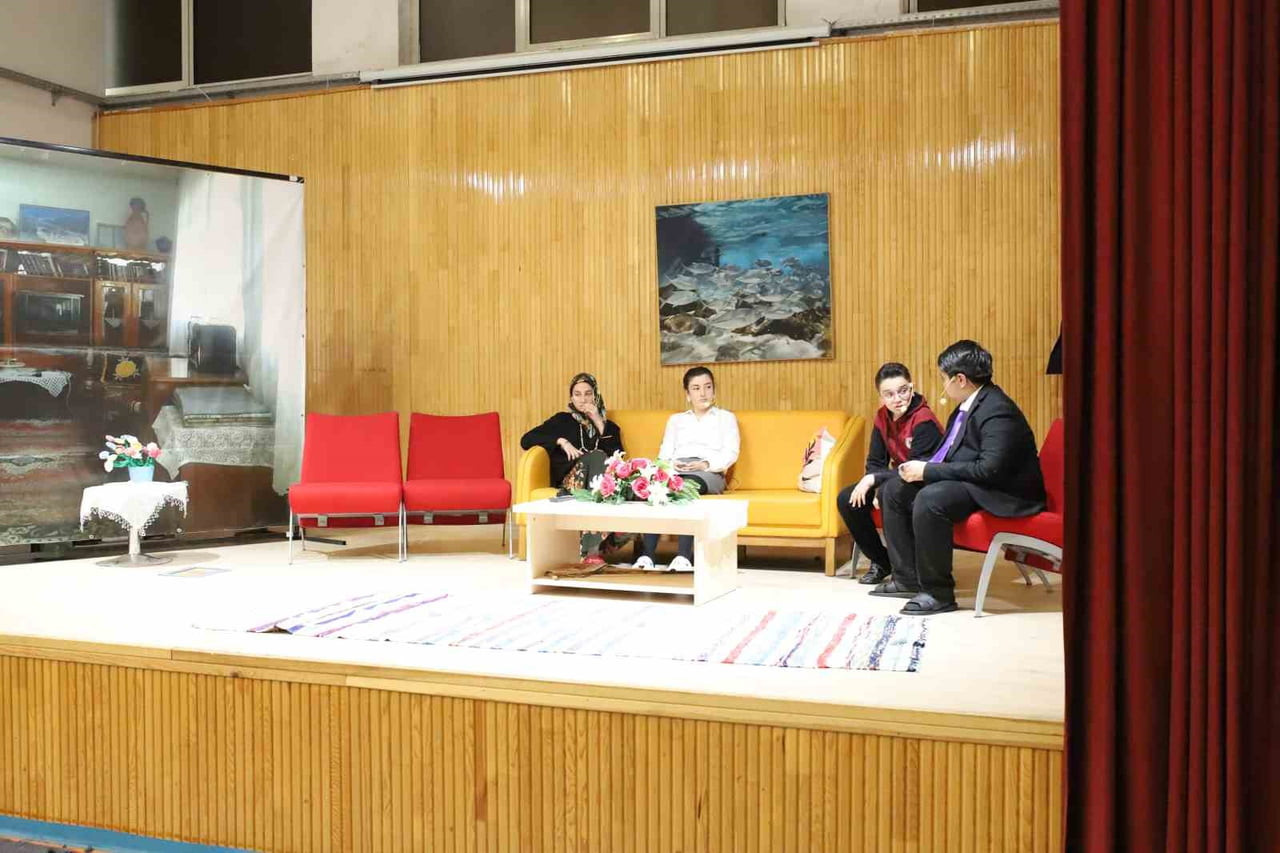 TÜRKELİ’DE "ÇATLAK AİLE" TİYATRO GÖSTERİSİ SAHNELENDİ TÜRKELİ İLÇESİNDE BU YIL 5’İNCİSİ DÜZENLENEN...