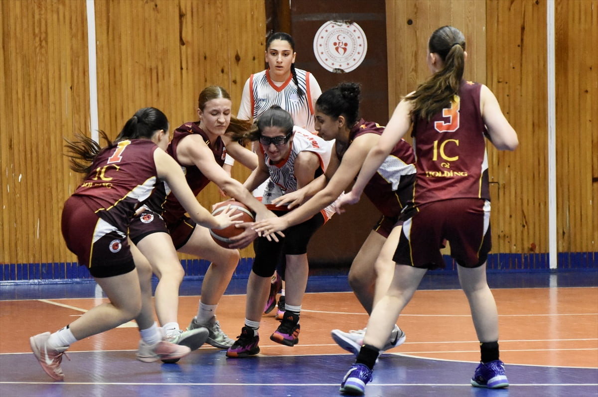 Türkiye Basketbol Federasyonu tarafından düzenlenen 18 Yaş Altı Kızlar Anadolu Şampiyonası'nın...