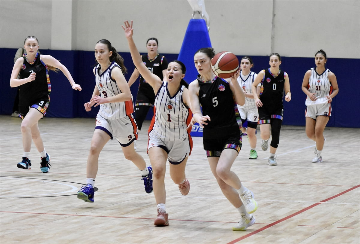 Türkiye Basketbol Federasyonu tarafından düzenlenen 18 Yaş Altı Kızlar Anadolu Şampiyonası'nın...