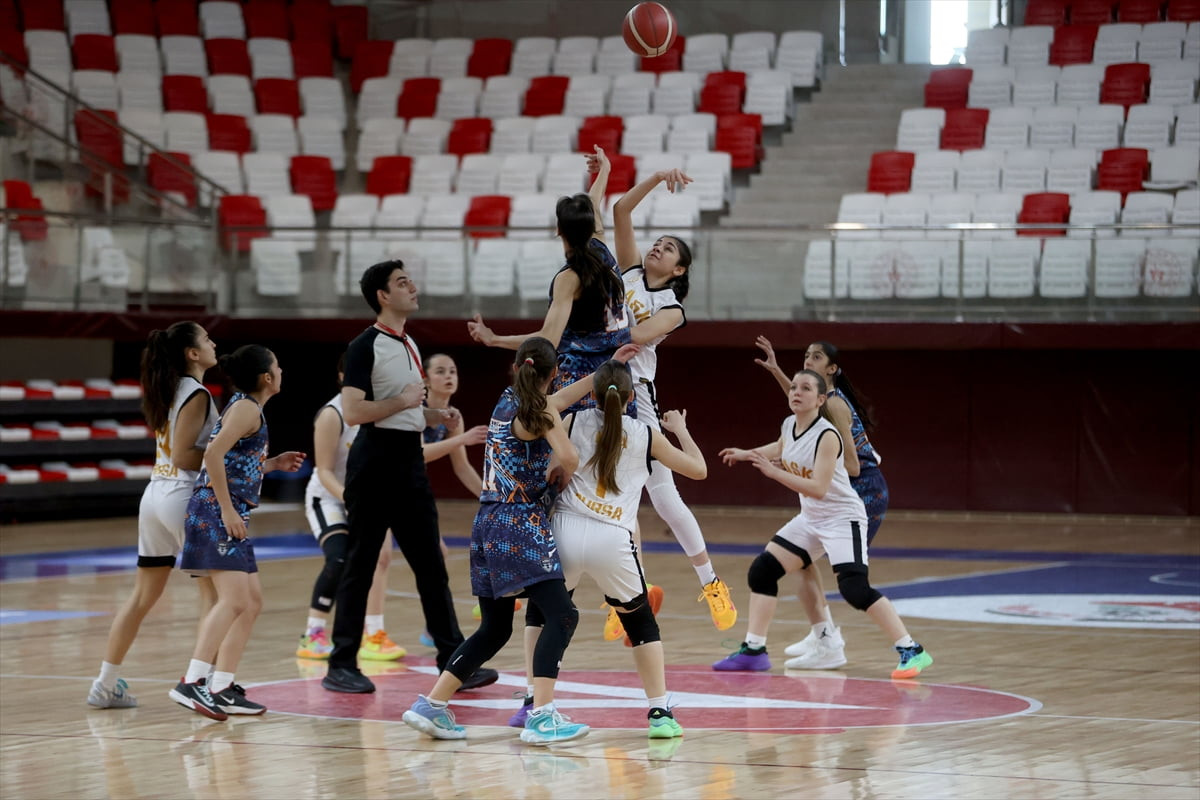 Türkiye Basketbol Federasyonu (TBF) tarafından Kırklareli'nde düzenlenen 14 Yaş Altı Kızlar...