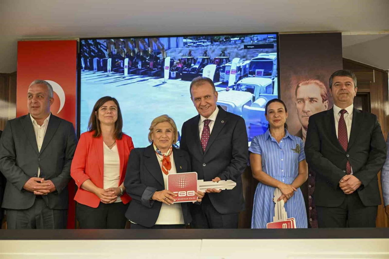 TÜRKİYE BELEDİYELER BİRLİĞİ TARAFINDAN 121 BELEDİYEYE TOPLAM 122 HİZMET ARACI HİBE...