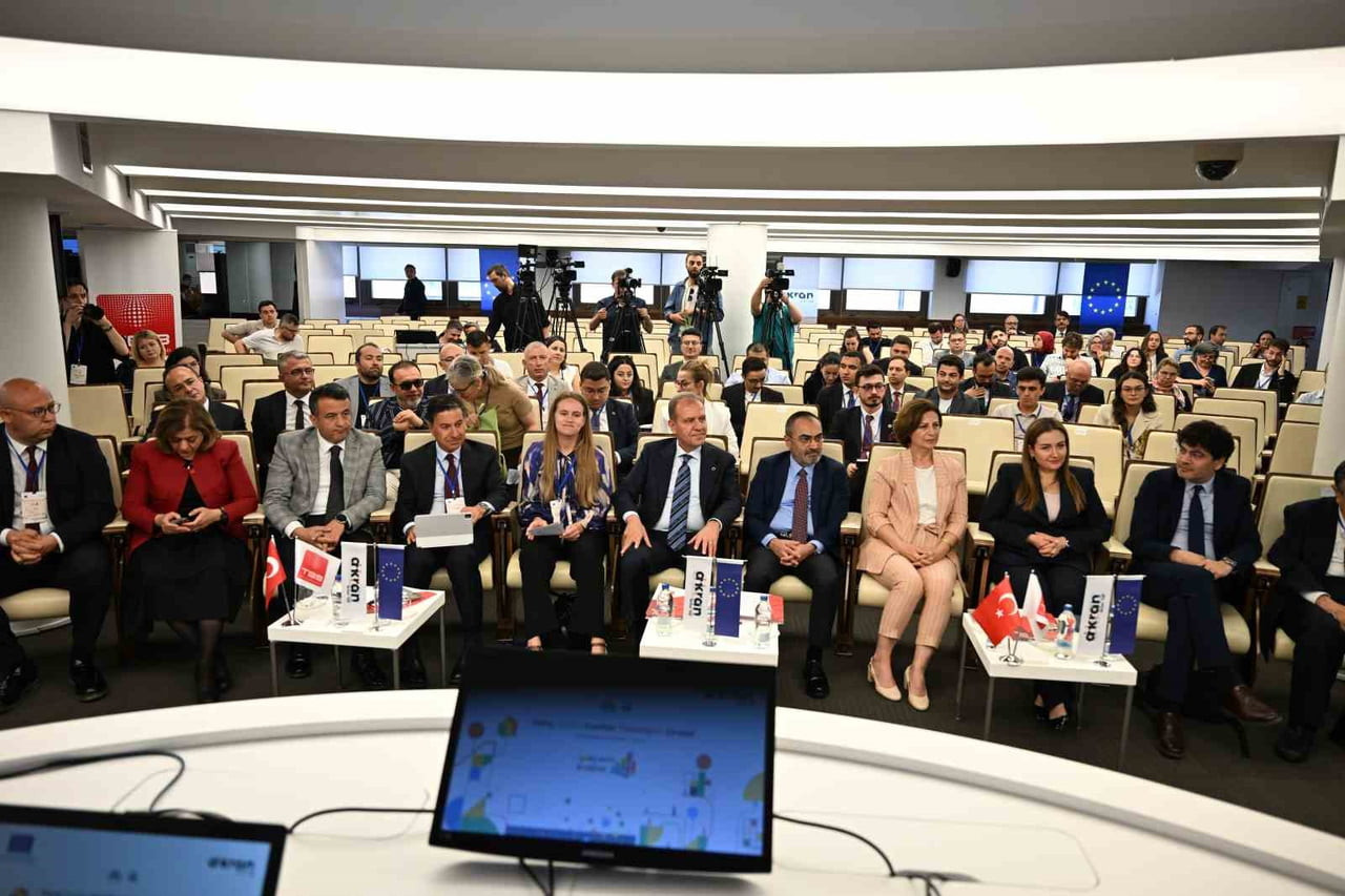 TÜRKİYE BELEDİYELER BİRLİĞİ VE MERSİN BÜYÜKŞEHİR BELEDİYE BAŞKANI VAHAP SEÇER, GENÇLERİN YEREL...