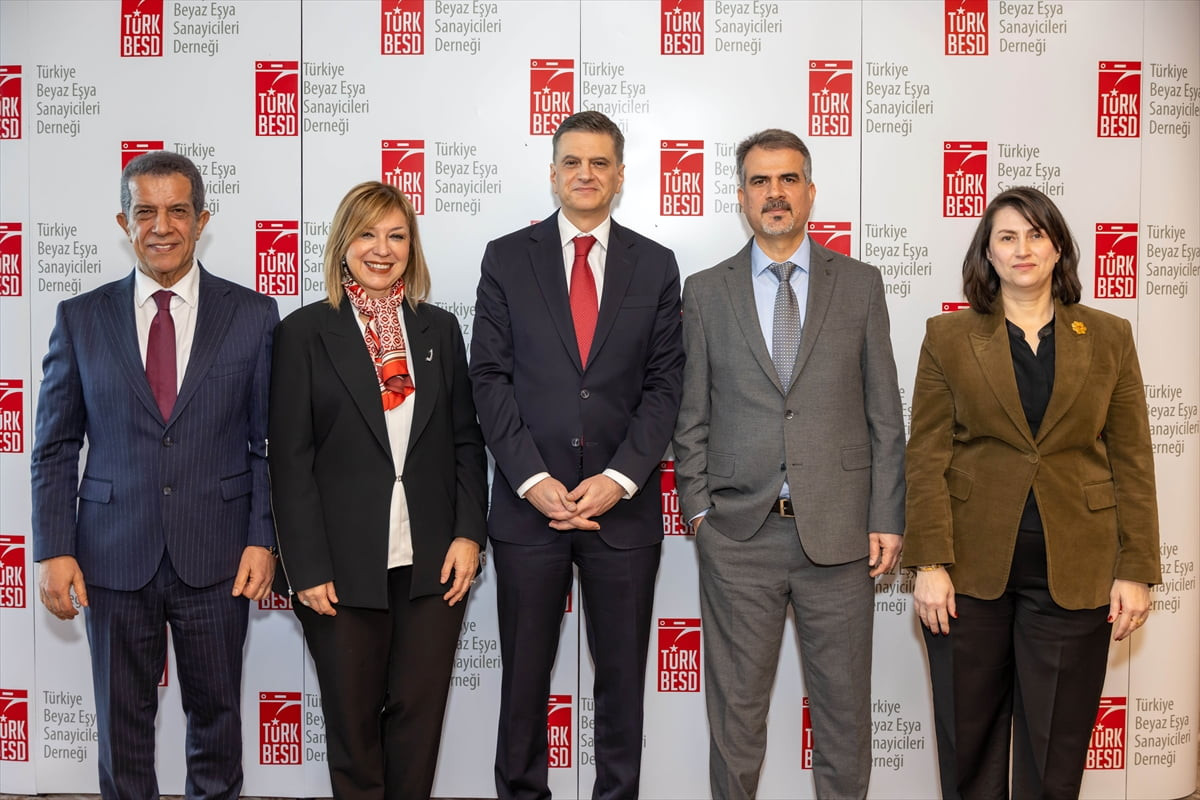 Türkiye Beyaz Eşya Sanayicileri Derneği (TÜRKBESD) tarafından düzenlenen basın toplantısında...