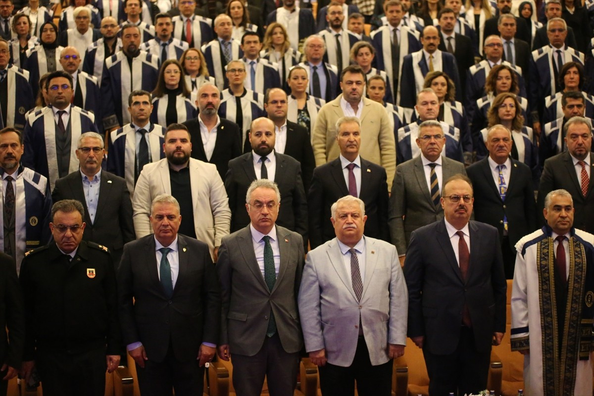 Türkiye Bilimler Akademisi (TÜBA) Başkanı Prof. Dr. Muzaffer Şeker (sağ 3), Yörük Ali Efe...