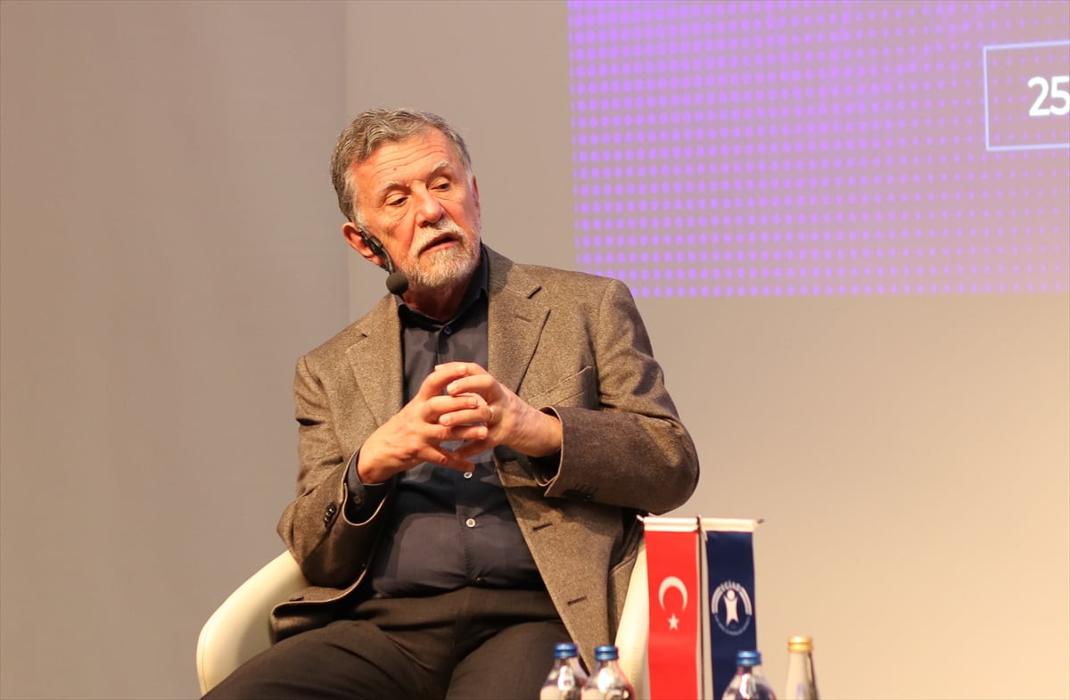 Türkiye Bilişim Vakfı (TBV) Yönetim Kurulu Başkanı Faruk Eczacıbaşı, Ege Genç İş İnsanları Derneği...