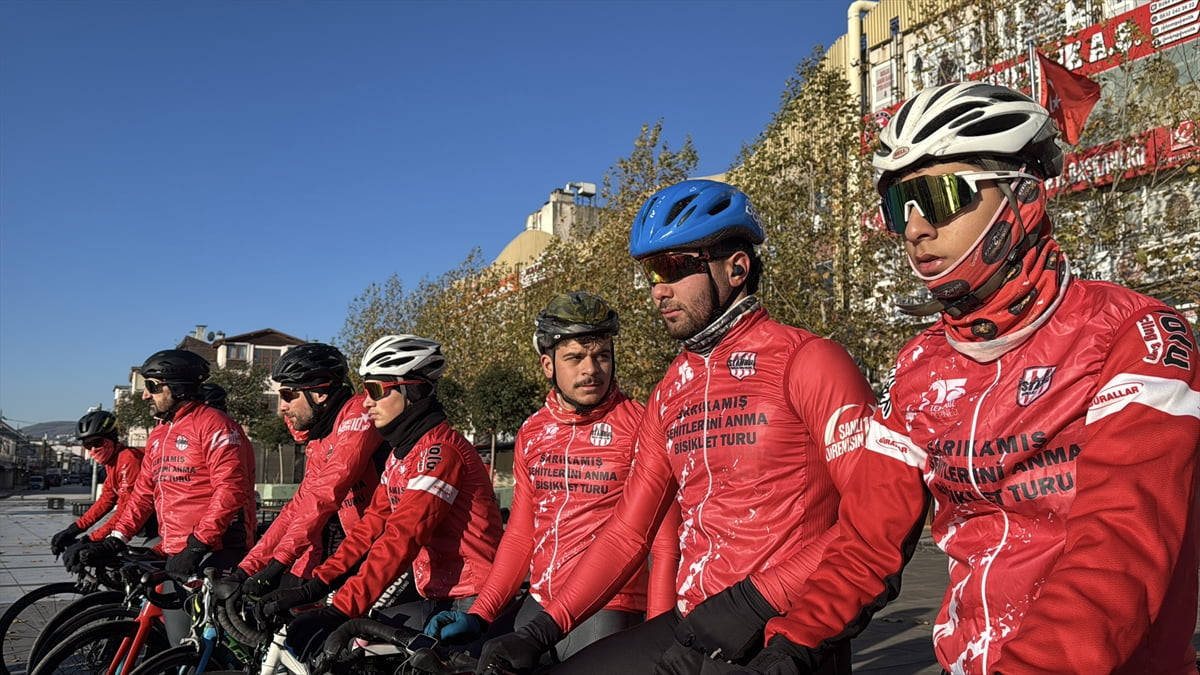Türkiye Bisiklet Federasyonu ile 15 Temmuz Derneğince İstanbul'dan Kars'a düzenlenen bisiklet...