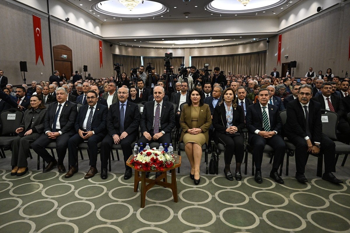 Türkiye Büyük Millet Meclisi (TBMM) Başkanı Numan Kurtulmuş (sağ 5), Adana'da bir otelde...