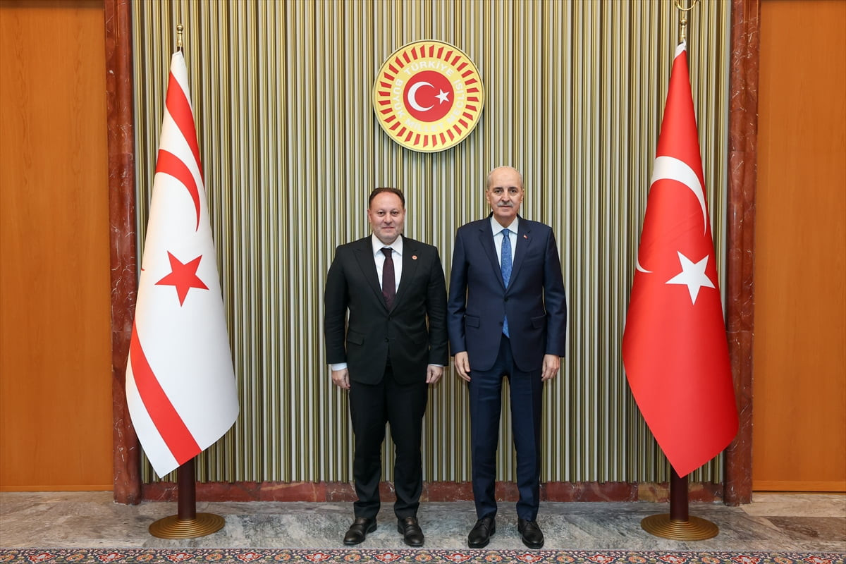 Türkiye Büyük Millet Meclisi (TBMM) Başkanı Numan Kurtulmuş (sağda), Kuzey Kıbrıs Türk Cumhuriyeti...