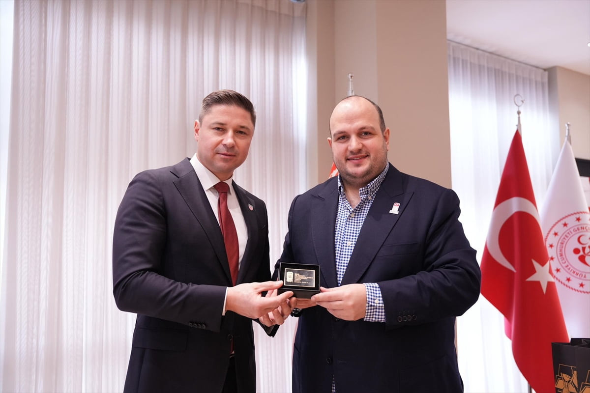 Türkiye Buz Hokeyi Federasyonu (TBHF) ile Belarus Buz Hokeyi Federasyonu arasında buz hokeyi...